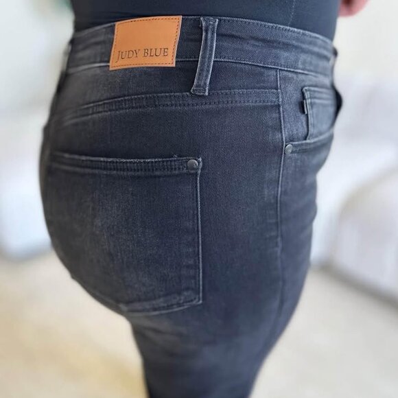 Judy Blue NWT Women’s Mid-Rise Destroyed Hem Distressed Jeans (Size 3/26) - Picture 2 of 10